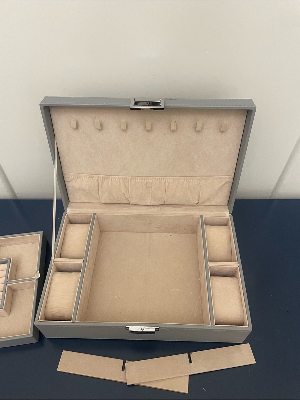 Gray Jewelry Organizer Box with Beige Suede Interior - Picture 5 of 5
